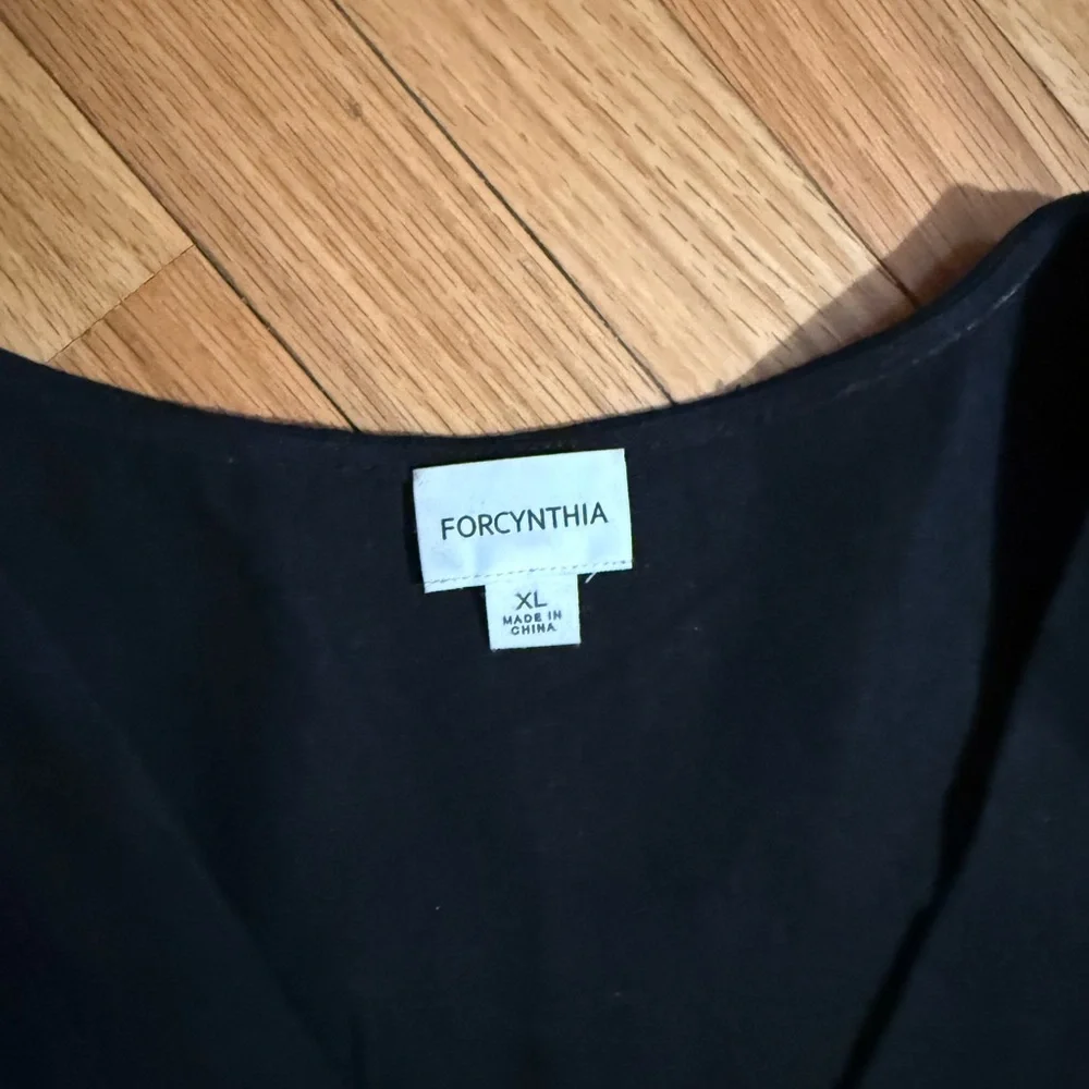 Forcynthia Black Linen Dress with Embroidered Sleeves - Picture 5 of 9